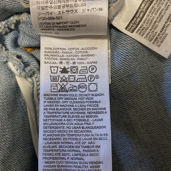 Levi’s Denim Jacket - Picture 7 of 7